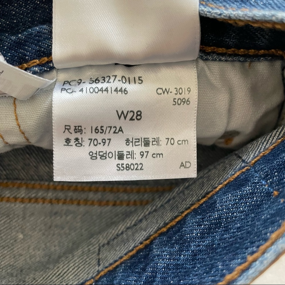 Levi’s Ribcage Shorts - Picture 3 of 3